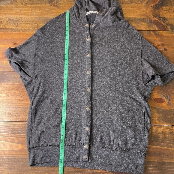 Michael Stars Grey Short Sleeve Metal Snap Button Hooded Cardigan Women's Medium - Picture 9 of 9